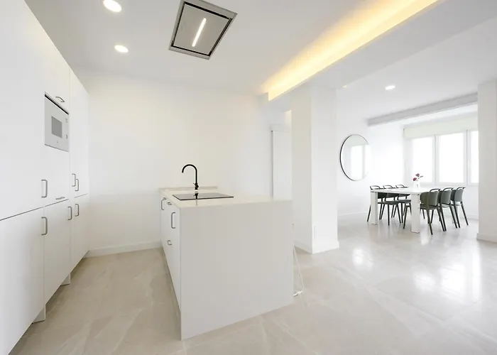 Luxury Oceanfront 3 Bedrooms & 2 Bath By 10tosea *