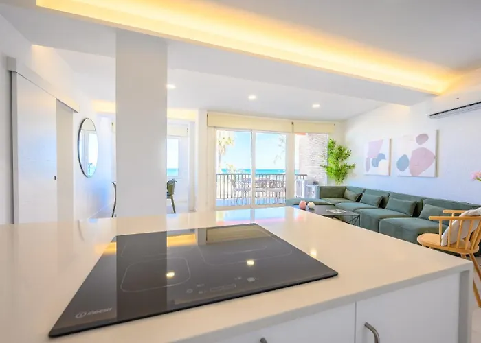 Luxury Oceanfront 3 Bedrooms & 2 Bath By 10tosea *